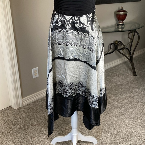 Signature by Sangria Black and White Midi Dress - Picture 3 of 10